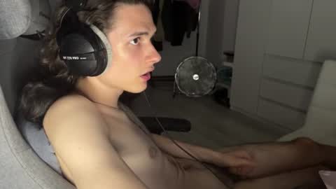 Snapshot of abobus123 chatting on August 2, 5:00 pm hi cum in pvt noi extra tip online show from August 2, 5:00 pm