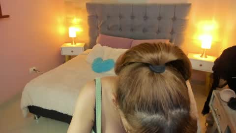 Abril 777 online show from June 6, 11:20 pm