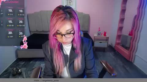 abril_ch_ online show from October 28, 10:52 am