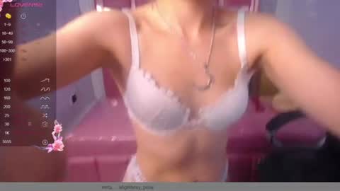 abril_ch_ online show from June 20, 12:30 pm