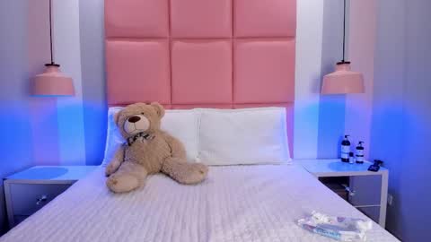 abril_cooper11 online show from October 25, 8:58 pm