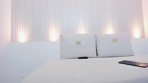 abril  online show from November 19, 11:43 am