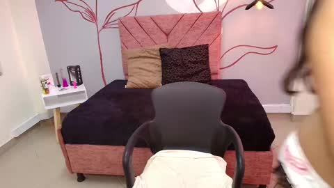 Snapshot of abril_matthews chatting on February 22, 3:25 pm ABRIL MATTHEWS online show from February 22, 3:25 pm