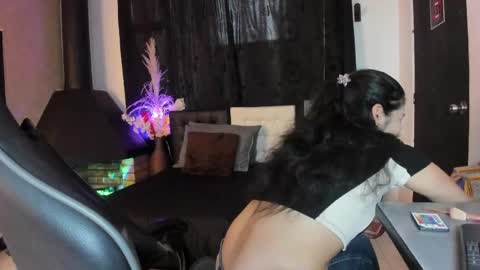 Snapshot of abril_riios chatting on May 4, 2:46 pm Abril online show from May 4, 2:46 pm