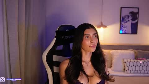 Snapshot of abril_w18 chatting on March 28, 10:53 pm My name is Alexa. Please say hello I like to chat with you. If you have requests please use tip online show from March 28, 10:53 pm