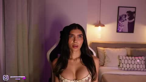 Snapshot of abril_w18 chatting on March 29, 11:05 pm My name is Alexa. Please say hello I like to chat with you. If you have requests please use tip online show from March 29, 11:05 pm