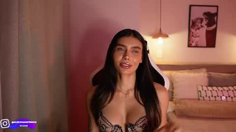 Snapshot of abril_w18 chatting on March 30, 11:28 pm My name is Alexa. Please say hello I like to chat with you. If you have requests please use tip online show from March 30, 11:28 pm