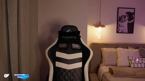 Snapshot of abril_w18 chatting on April 7, 12:00 am My name is Alexa. Please say hello I like to chat with you. If you have requests please use tip online show from April 7, 12:00 am
