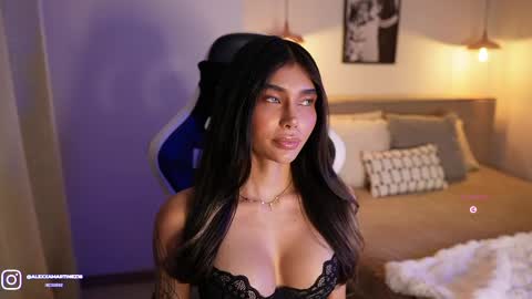 Snapshot of abril_w18 chatting on April 9, 12:32 am My name is Alexa. Please say hello I like to chat with you. If you have requests please use tip online show from April 9, 12:32 am