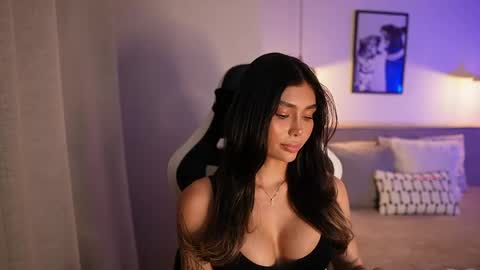 Snapshot of abril_w18 chatting on April 10, 11:53 pm My name is Alexa. Please say hello I like to chat with you. If you have requests please use tip online show from April 10, 11:53 pm