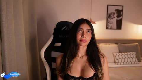 Snapshot of abril_w18 chatting on April 17, 12:02 am My name is Alexa. Please say hello I like to chat with you. If you have requests please use tip online show from April 17, 12:02 am