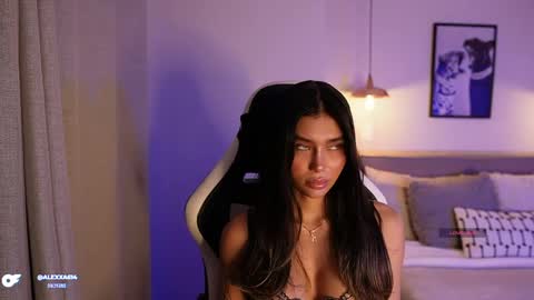 Snapshot of abril_w18 chatting on April 19, 10:45 pm My name is Alexa. Please say hello I like to chat with you. If you have requests please use tip online show from April 19, 10:45 pm