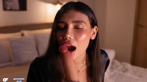 Snapshot of abril_w18 chatting on May 15, 10:50 pm My name is Alexa. Please say hello I like to chat with you. If you have requests please use tip online show from May 15, 10:50 pm