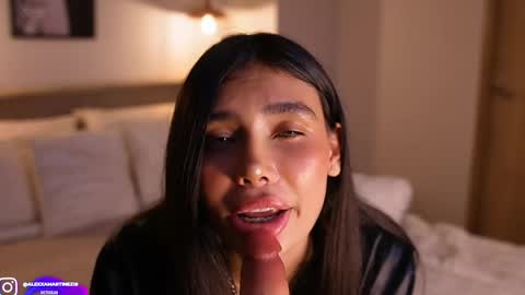 Snapshot of abril_w18 chatting on May 15, 11:12 pm My name is Alexa. Please say hello I like to chat with you. If you have requests please use tip online show from May 15, 11:12 pm
