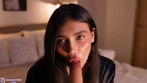 Snapshot of abril_w18 chatting on May 15, 11:23 pm My name is Alexa. Please say hello I like to chat with you. If you have requests please use tip online show from May 15, 11:23 pm