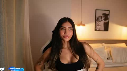 Snapshot of abril_w18 chatting on May 22, 9:42 pm My name is Alexa. Please say hello I like to chat with you. If you have requests please use tip online show from May 22, 9:42 pm