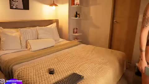 Snapshot of abril_w18 chatting on July 16, 9:21 pm My name is Alexa. Please say hello I like to chat with you. If you have requests please use tip online show from July 16, 9:21 pm