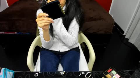 Snapshot of abrillee1 chatting on December 13, 7:43 pm ABRIL online show from December 13, 7:43 pm