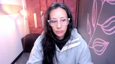 Snapshot of abrillee1 chatting on November 7, 12:05 pm ABRIL online show from November 7, 12:05 pm