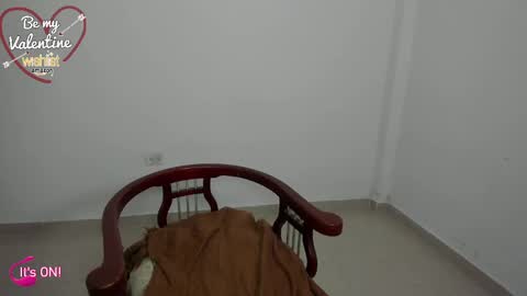 Snapshot of abrilmont chatting on February 12, 11:51 am abrilmont online show from February 12, 11:51 am