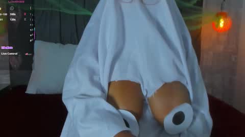 abrilsantana_ online show from October 29, 1:30 am