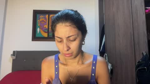 abrilsantosxo online show from April 4, 12:35 pm