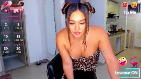 Snapshot of abrilstivenson_ chatting on July 21, 12:57 am itis S O F I A online show from July 21, 12:57 am