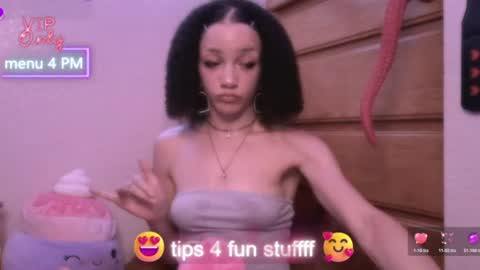 Snapshot of abruisedpeach chatting on August 4, 2:37 am Peach online show from August 4, 2:37 am