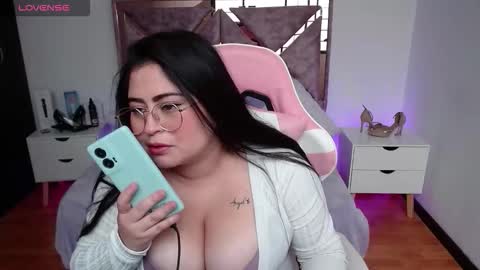 Snapshot of aby_luna_ chatting on October 25, 4:57 pm aby_luna_ online show from October 25, 4:57 pm