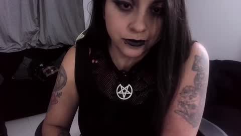 Snapshot of acid_alice666 chatting on June 17, 2:03 am Alice online show from June 17, 2:03 am