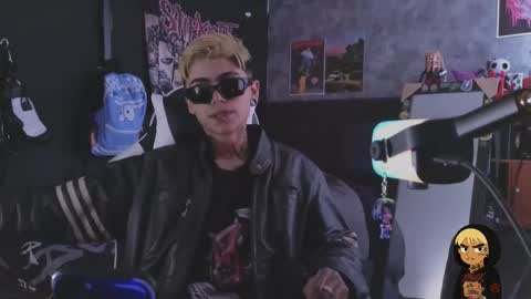 Snapshot of acidmilo chatting on February 2, 6:17 pm Acid Milo online show from February 2, 6:17 pm