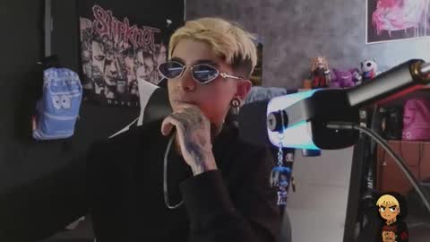 Snapshot of acidmilo chatting on February 5, 5:50 pm Acid Milo online show from February 5, 5:50 pm