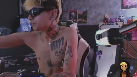 Snapshot of acidmilo chatting on February 9, 5:39 pm Acid Milo online show from February 9, 5:39 pm