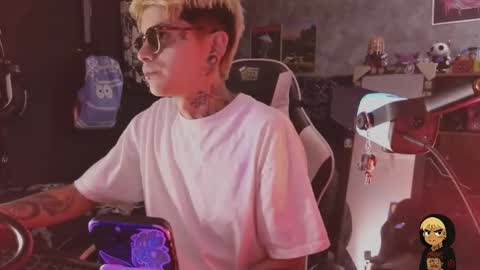 Snapshot of acidmilo chatting on February 12, 4:24 pm Acid Milo online show from February 12, 4:24 pm