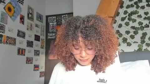 Snapshot of ada_gales_ chatting on December 18, 10:24 pm Isa online show from December 18, 10:24 pm