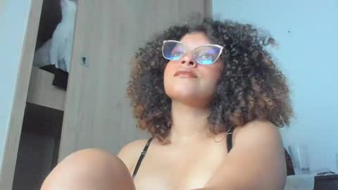 Snapshot of ada_gales_ chatting on October 2, 4:08 am Isa online show from October 2, 4:08 am