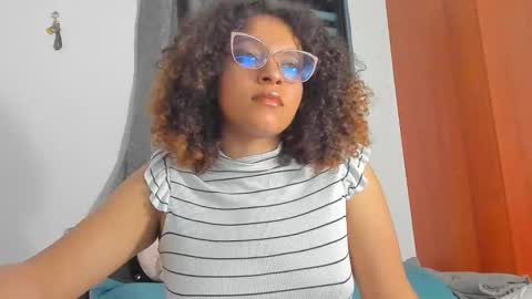 Snapshot of ada_gales_ chatting on November 4, 2:43 am Isa online show from November 4, 2:43 am