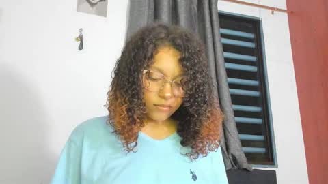 Snapshot of ada_gales_ chatting on November 12, 4:57 am Isa online show from November 12, 4:57 am