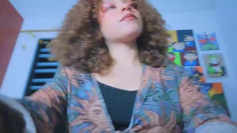 Snapshot of ada_gales_ chatting on May 12, 3:47 am Isa online show from May 12, 3:47 am