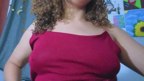 Snapshot of ada_gales_ chatting on May 15, 5:25 am Isa online show from May 15, 5:25 am
