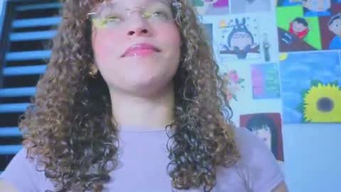 Snapshot of ada_gales_ chatting on June 20, 5:32 am Isa online show from June 20, 5:32 am