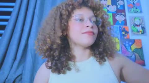 Snapshot of ada_gales_ chatting on June 28, 3:34 am Isa online show from June 28, 3:34 am