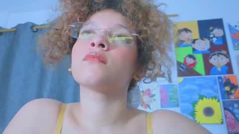 Snapshot of ada_gales_ chatting on July 22, 3:20 am Isa online show from July 22, 3:20 am
