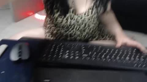 Snapshot of ada_rain chatting on May 8, 8:47 pm Ada online show from May 8, 8:47 pm