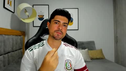 adam clarke online show from November 25, 4:34 am