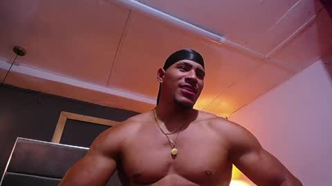 Snapshot of adam_fit19cm chatting on May 4, 2:35 pm adam_fit19cm online show from May 4, 2:35 pm