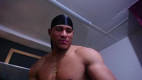 Snapshot of adam_fit19cm chatting on June 3, 2:33 pm adam_fit19cm online show from June 3, 2:33 pm