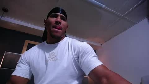 Snapshot of adam_fit19cm chatting on June 4, 2:12 pm adam_fit19cm online show from June 4, 2:12 pm
