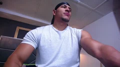 Snapshot of adam_fit19cm chatting on June 6, 2:33 pm adam_fit19cm online show from June 6, 2:33 pm