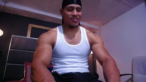 Snapshot of adam_fit19cm chatting on June 8, 3:23 pm adam_fit19cm online show from June 8, 3:23 pm